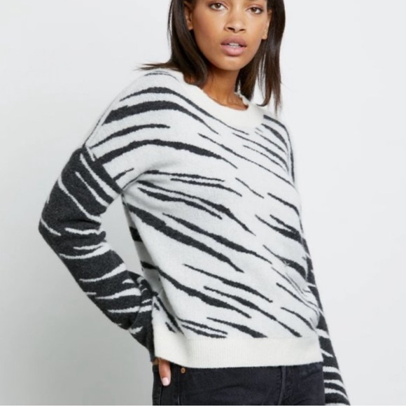 Rails NWT Lana Mixed Abstract Tiger Gray and White Crewneck Sweater Sz L - Picture 6 of 8